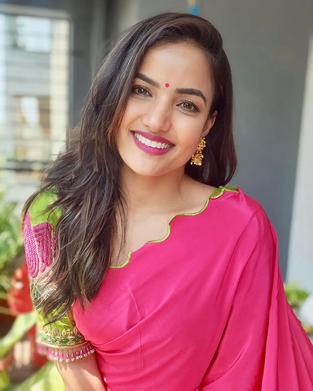 SOUTH INDIAN ACTRESS SIRI HANMANTH IN PINK SAREE SLEEVELESS BLOUSE